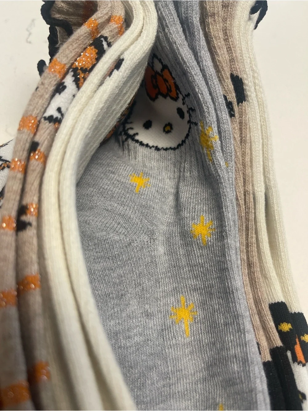 5 pairs NWT Hello Kitty White, Orange & Black Halloween Crew Socks